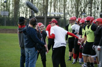 Coach Gazelle erklärt Jenny was ein Fumble ist ...